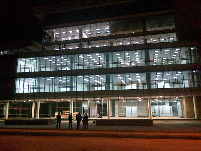 Edificio administrativo calton caldas